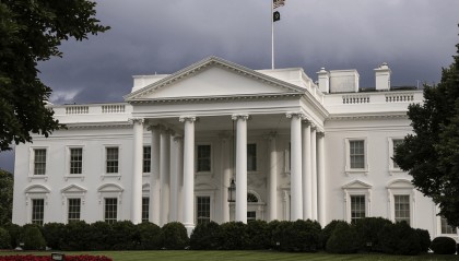 美媒公布最新民调:全球对中国好感度上升,美国形象转而跌入负区间值