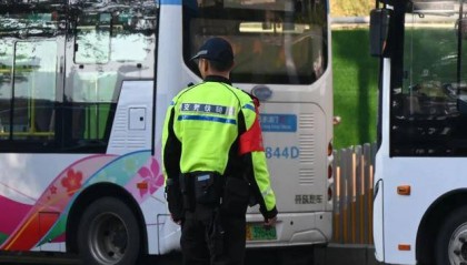 今天下午开始 深圳体育中心周边车多！