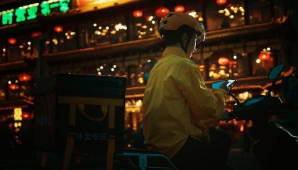 外卖骑手“被外包”就没有劳动关系了?人大代表为1000多万小哥呼吁修法 | 上海声音