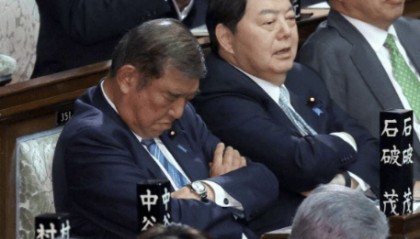 石破茂被指在首相指名选举时打瞌睡,日本政府回应:他吃了感冒药