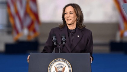 哈里斯称“我们必须接受”选举结果 承诺和平移交权力