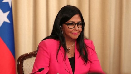 委内瑞拉代总统只扛了一天，就决定对美投降？
