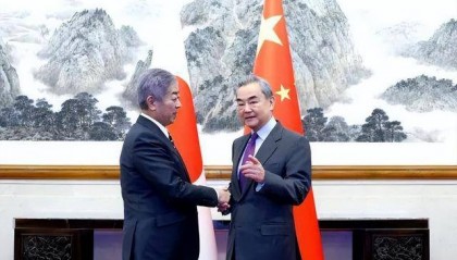 涉及历史问题，日本外相在华表态有深意