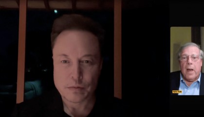 马斯克CES对话：未来人形机器人和人类比例将超3:1，今年将生产千台机器人