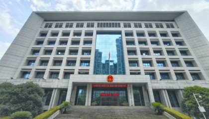 男子12年前丢身份证，被当了公司监事10年却一无所知，如今30万年薪泡汤，法院判了