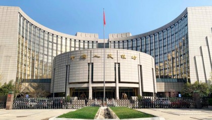 我国外汇储备规模连续19年稳居世界第一;今日0时起,国内汽、柴油价格每吨均降低100元