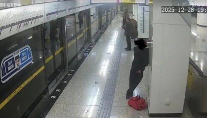 重庆一男子酒后连续三次按压紧急停车按钮，致进站列车紧急制动！罚款500元