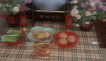 监控曝光！山西一男子因前女友拒复合持刀闯入家中，女子哥哥在家门口遇害，案件近日将开庭