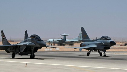 动真格了?中国空军大批军机升空,美媒:五角大楼大批高官被辞