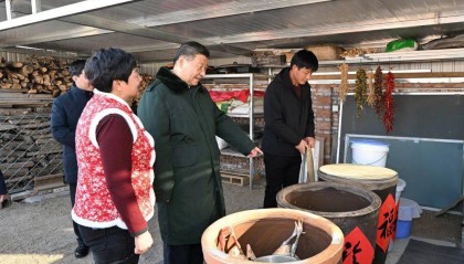 习近平在辽宁葫芦岛市看望慰问受灾群众