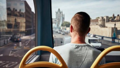 近四成英国年轻人考虑躺平,福利国家未来何在