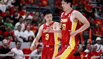 现场｜中国男篮又一次体验到了，拥有NBA球员的快乐