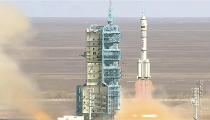 太阳翼才修好没多久,又有“敌”撞过来了?3名航天员紧急加防