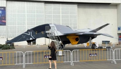 南天门计划是真的?“白帝”空天战机亮相珠海!六代机真长这样?