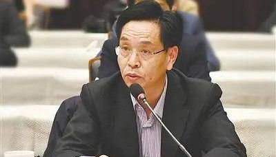 “靠烟吃烟”、大搞权钱交易,60岁老虎被逮捕