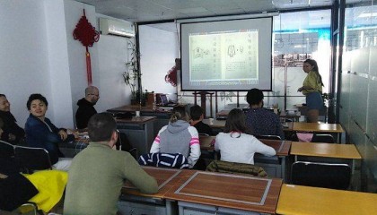 上海中文学习学校教初学者什么?