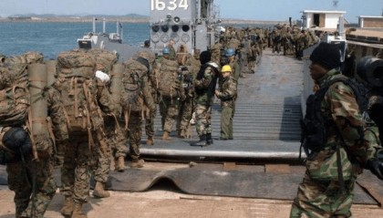 要么当炮灰，要么撤军！美国举动出人意料，9000名美军一夜跑路！