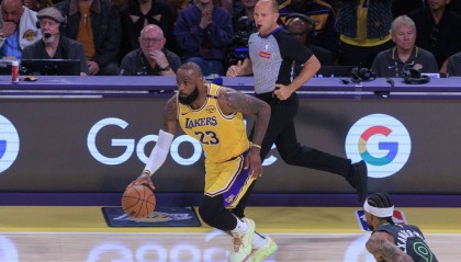 詹姆斯与湖人关系紧张:多年续约请求被拒背后的玄机