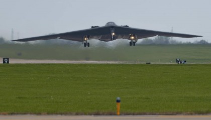 返航通话录音被截获!37小时万里奔袭B-2轰炸机内部设施曝光,回去还要抢停机位?