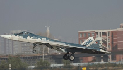 来抢歼35的“饭碗”?苏57隐身战机降落太原,3款隐身机航展同框