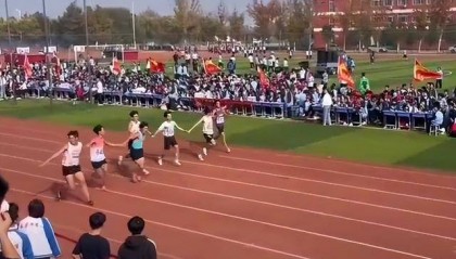 网传8名学生运动会携手冲刺被开除 教育局:不存在