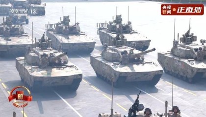 新坦克亮相九三阅兵,抛弃“甲弹对抗”,“信火一体”才是未来?