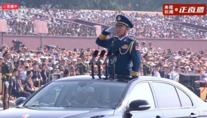 韩胜延担任阅兵总指挥,曾长期在空军服役,2006年被评为全军优秀指挥军官