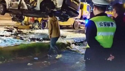 上海理想Mega自燃车主否认“改动电瓶”：后排电动车门无法立即开启，从副驾驶逃生