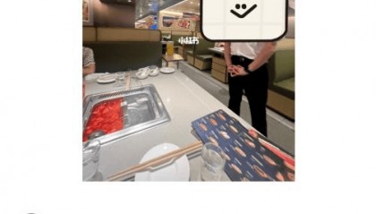 网友自称老师,吐槽海底捞凭教师证仅送了一杯饮料,门店回应