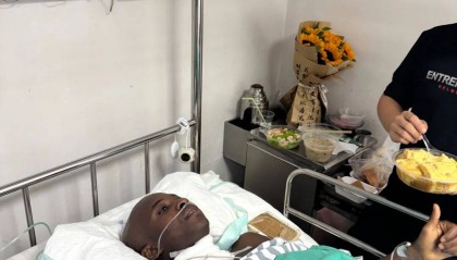 广西平果队受伤球员已完成手术，俱乐部发图报平安：诊断为颈部骨折，正在术后恢复中