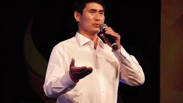 善恶到头终有报，54岁的农民歌手朱之文，如今已走上了新的道路