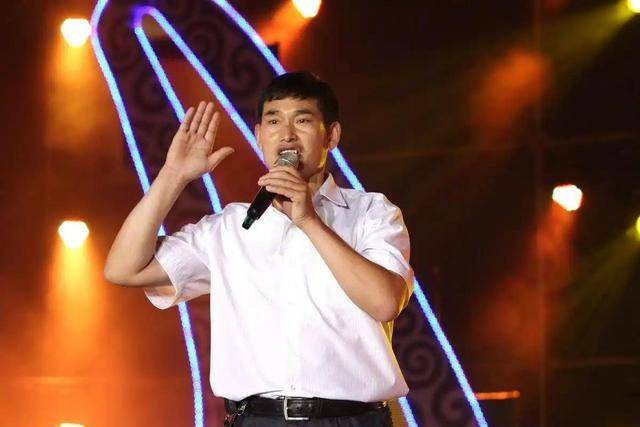 善恶到头终有报，54岁的农民歌手朱之文，如今已走上了新的道路