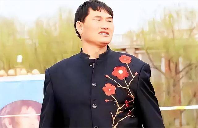 善恶到头终有报，54岁的农民歌手朱之文，如今已走上了新的道路