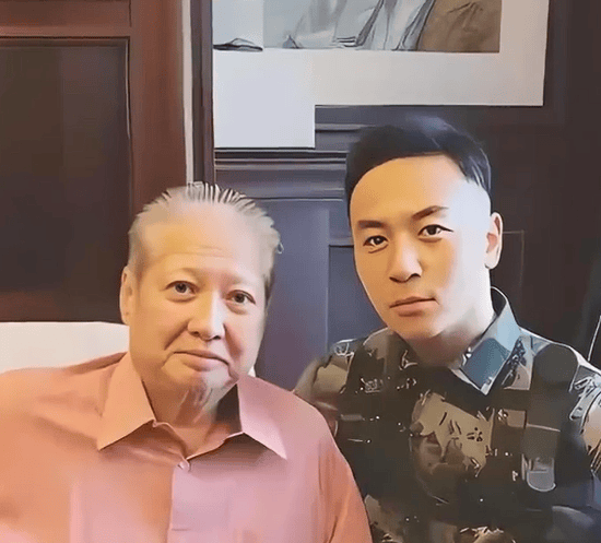 释小龙被曝是王宝强的师叔，在少林寺内辈分极高，洪金宝是释小龙的师兄