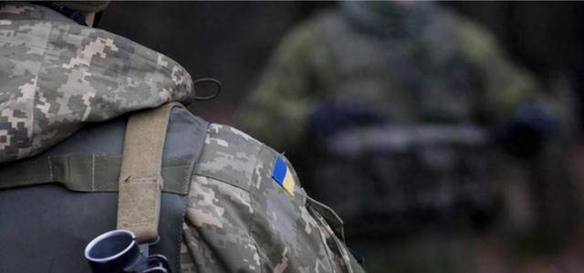 红军城沦陷进入倒计时!俄军发布视频:乌军士兵开始成批投降,泽连斯基嘴硬也没用