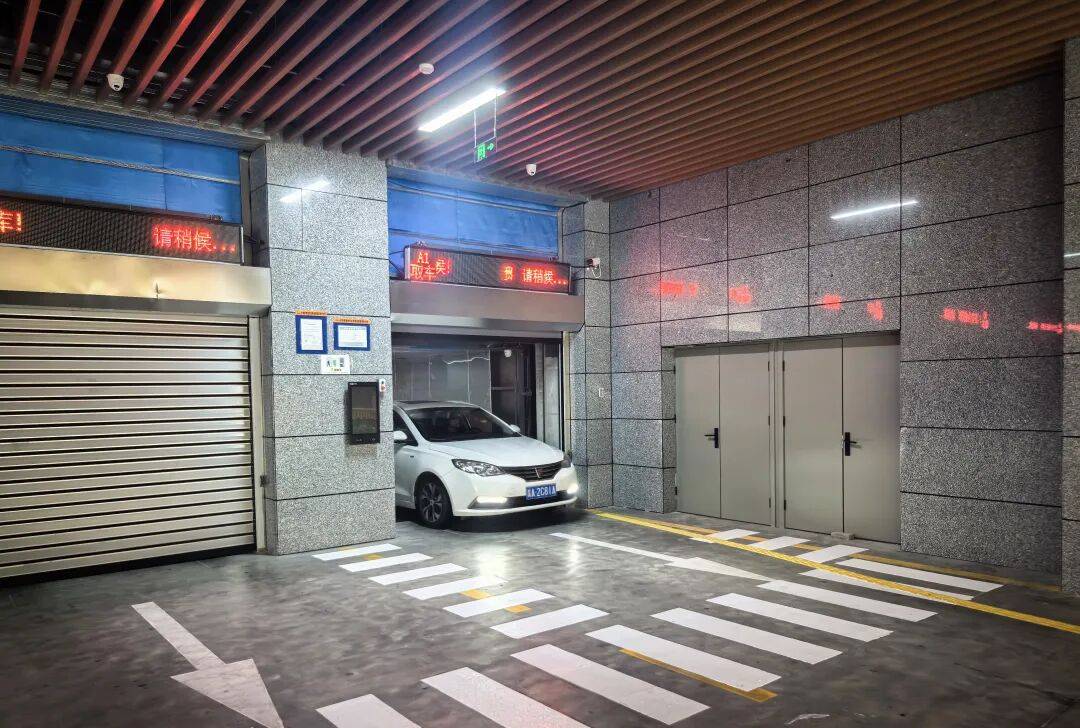 两分钟一键存取！这座贵州最高智慧停车场破解停车难题
