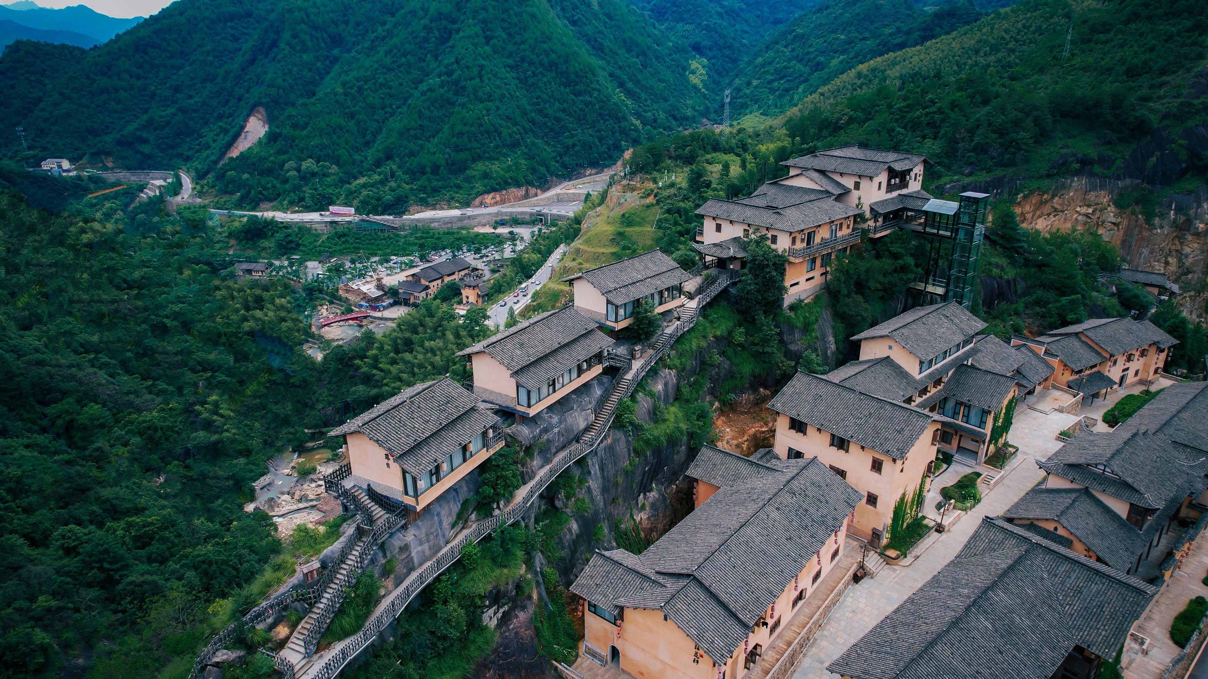 李连杰健康巨变真相大揭秘：从病魔缠身到神采奕奕，背后的秘密原来是……