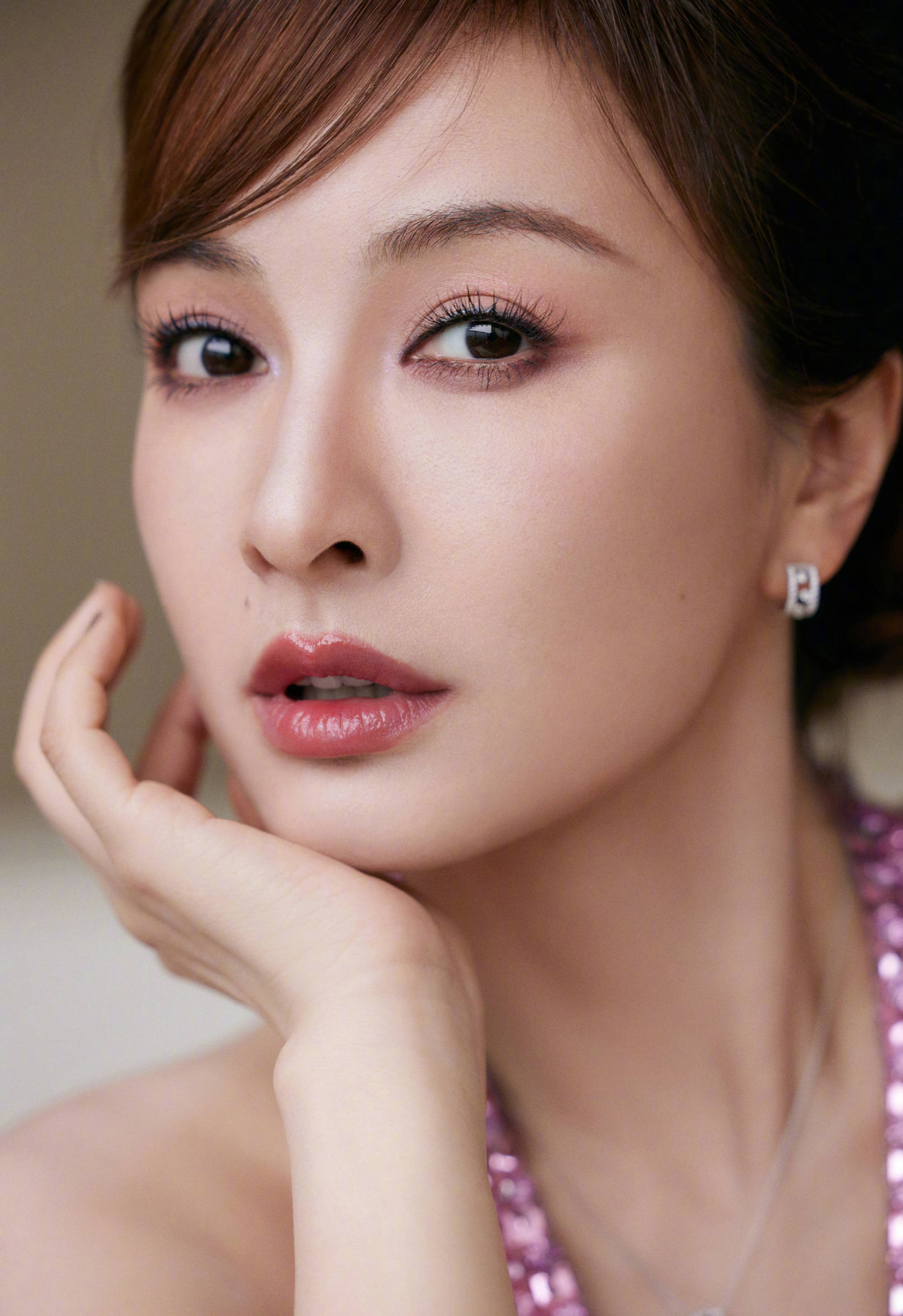 吴昕被曝“资产十位数”：没老公没孩子财富自由有多爽？