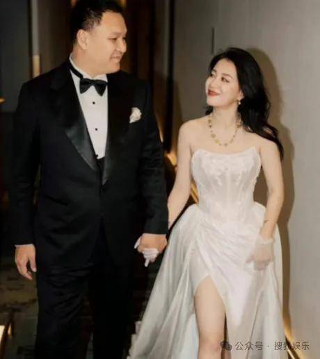 官宣与年下弟弟的新恋情!姐姐离婚后审美火速升级了?!