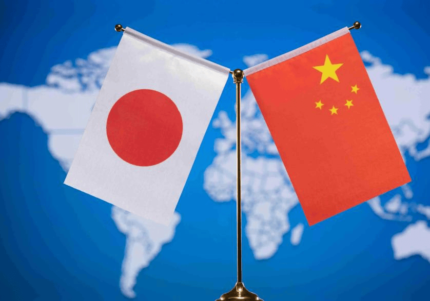 高市早苗要“拜鬼”，朝鲜率先出手，改了对日称呼后，一颗导弹砸向日本海