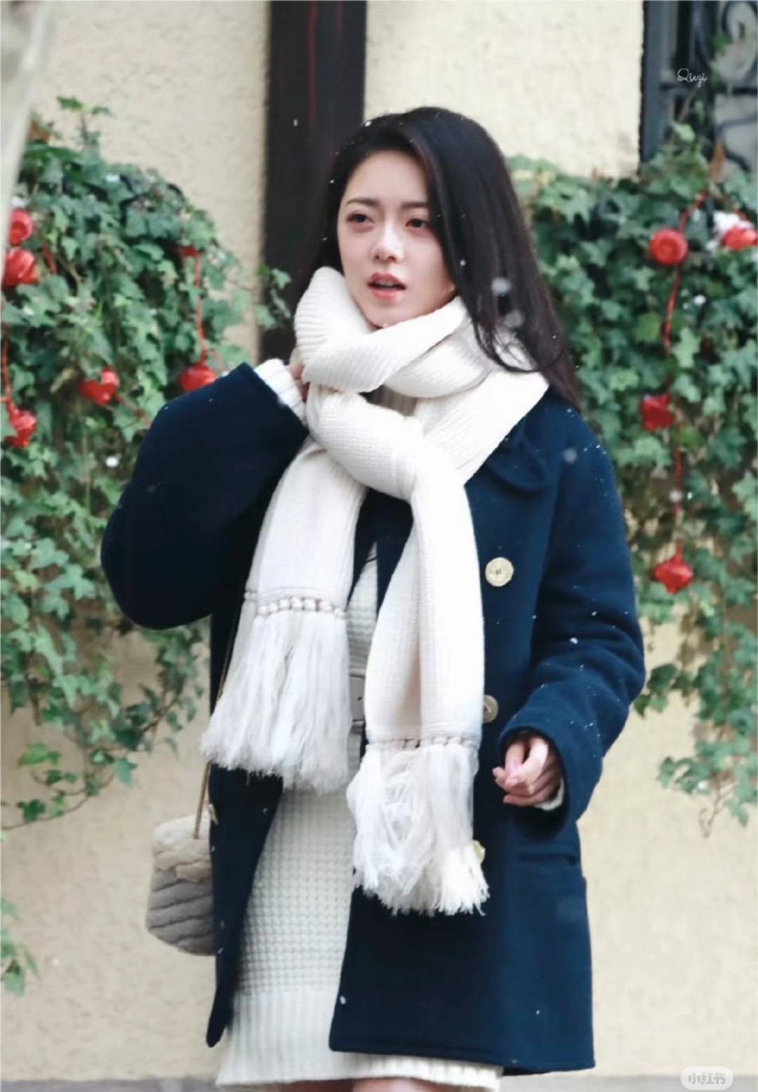 江浙沪富家女与企二代联姻如此甜,比撒糖戏码更有看头的是赵今麦的穿搭!