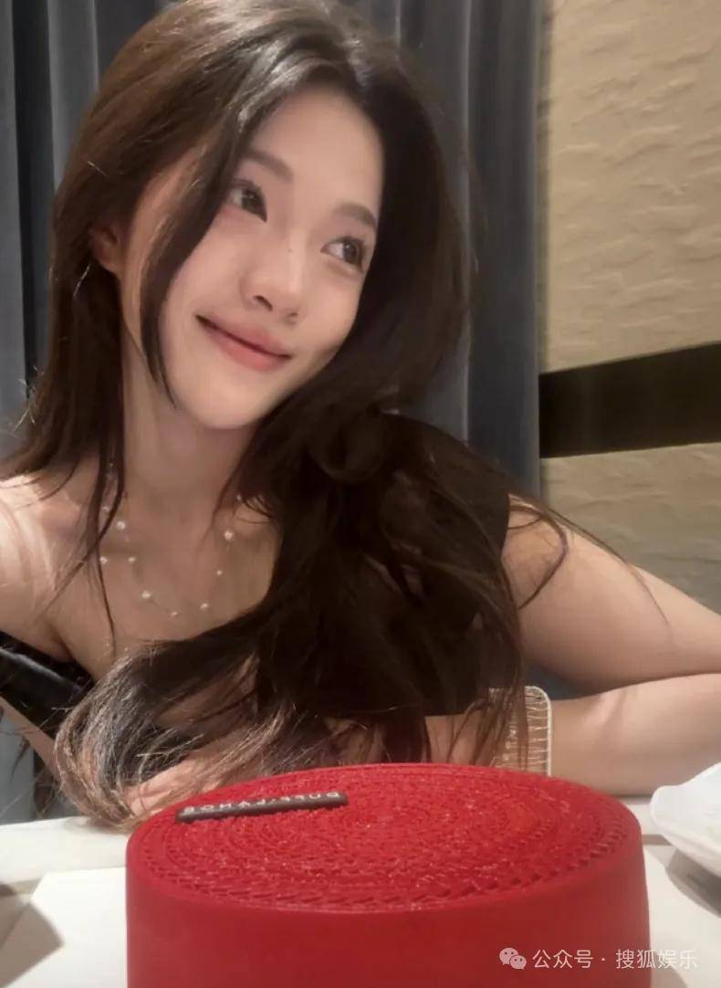 刚开年又曝一对相差15岁的恋情?他这一周两段绯闻真是连环暴击啊!