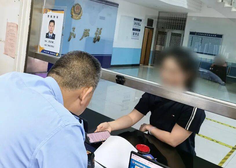 厦门一女子发现账户被冻结,火急火燎冲进派出所要求“解冻”,坚称自己要转“货款”,警方介入,真相水落石出